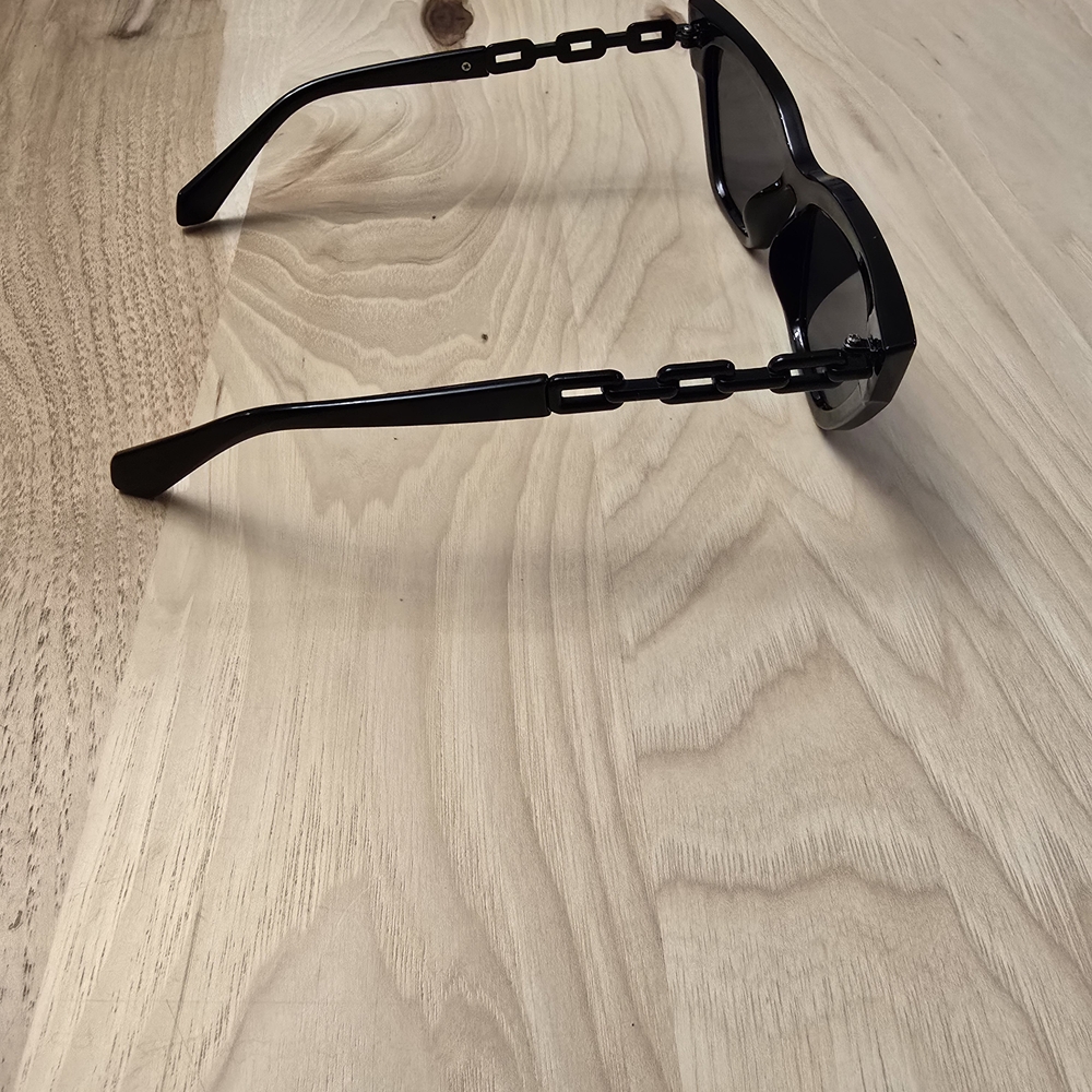 Foxblood Chain Sunglasses - Picture 2 of 3